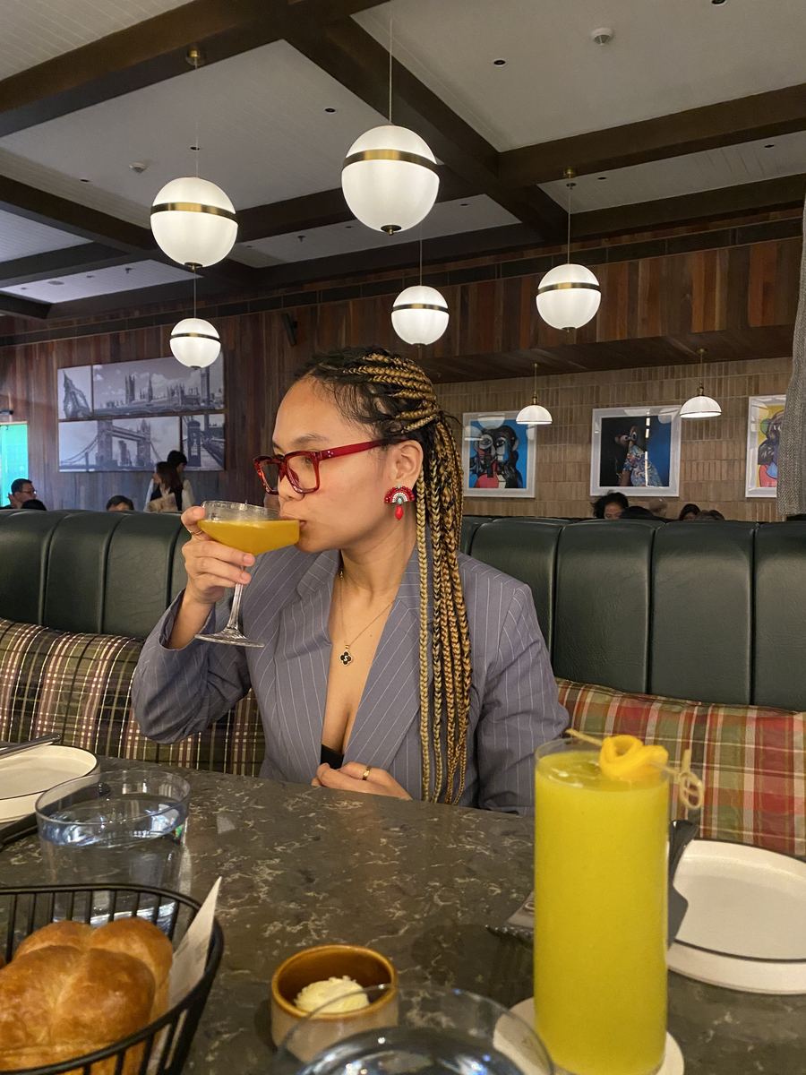 Cocktail hour with London on the walls